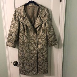 Single breasted Brocade coat with round collar